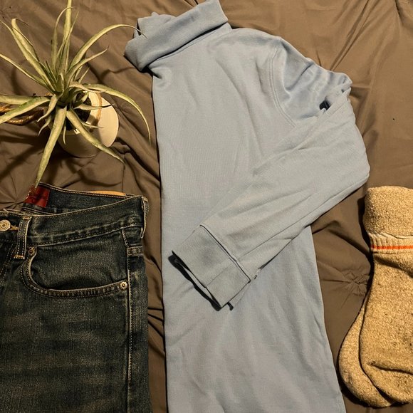 ❄️Vintage 90's Turtle Neck❄️ - Picture 4 of 6